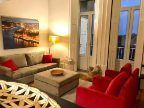 NEW!Porto´s elegant apart. w balcony by the square